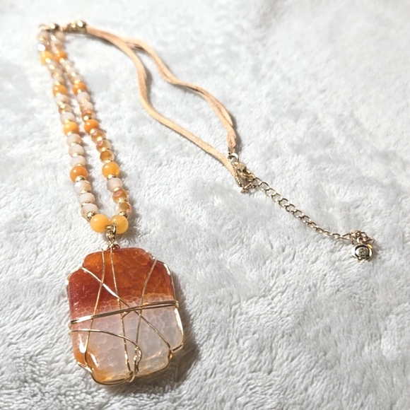 #277 Vintage 1946 bead necklace - Picture 2 of 4